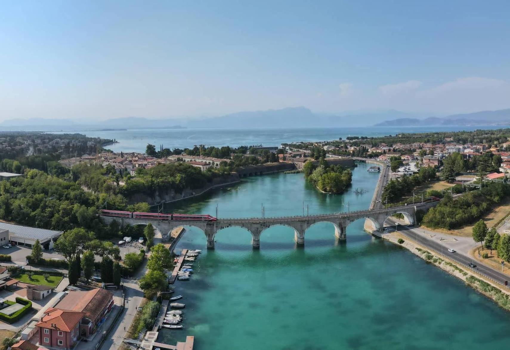 Aurora Aparthotel Peschiera del Garda Exterior photo