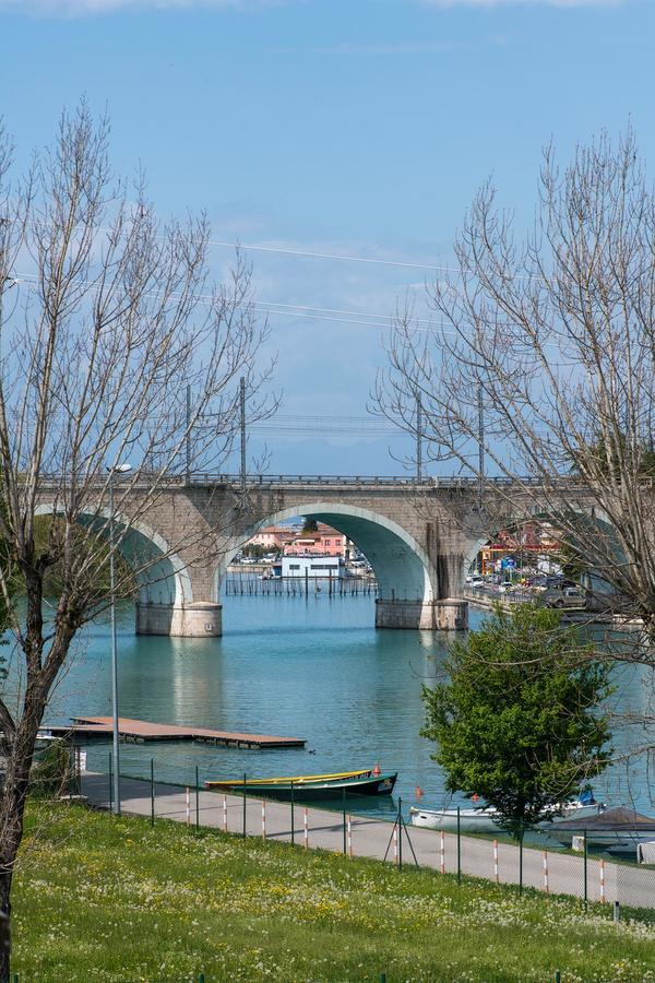 Aurora Aparthotel Peschiera del Garda Exterior photo